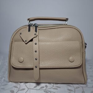 Bolsa Feminina Estruturada Madri com Tachas e Dupla Divisória